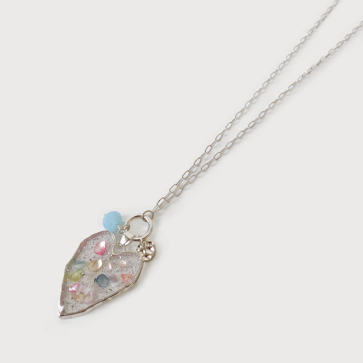 Collier long avec pendentif en coeur brillant