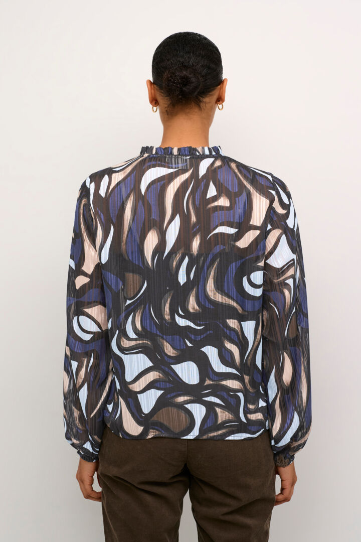 Blouse avec col mao et motifs en serpentins