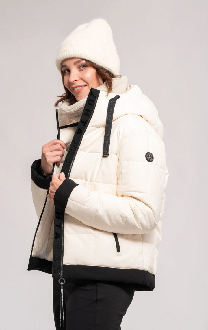 Manteau puffer court rehaussé d'accents noirs