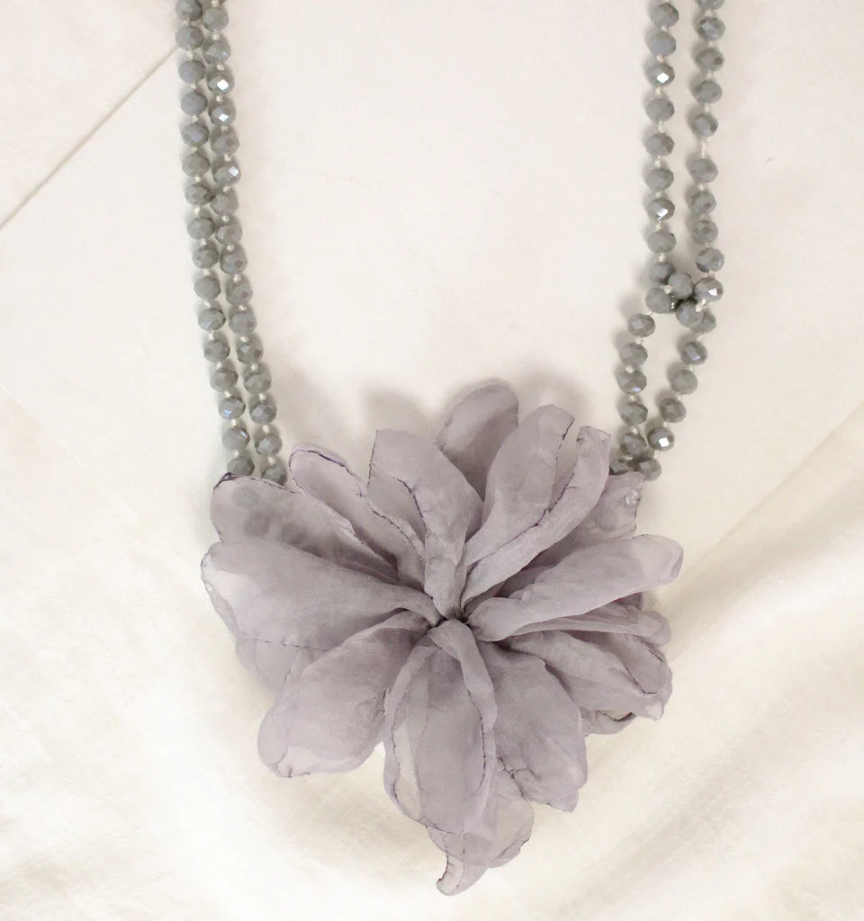 Collier de billes avec fleurs