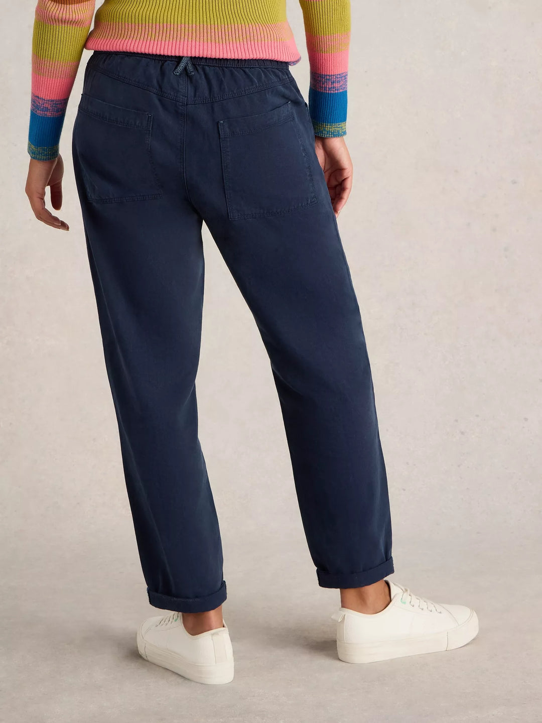 Pantalon de coton avec poches utilitaires