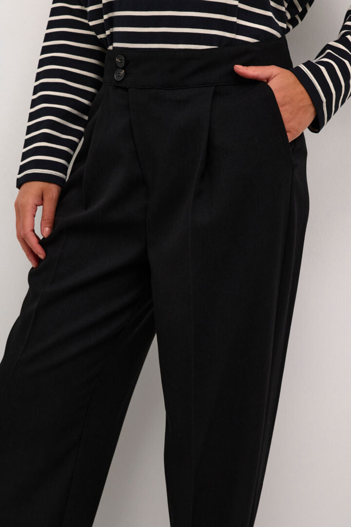 Pantalon de tailleur décentré