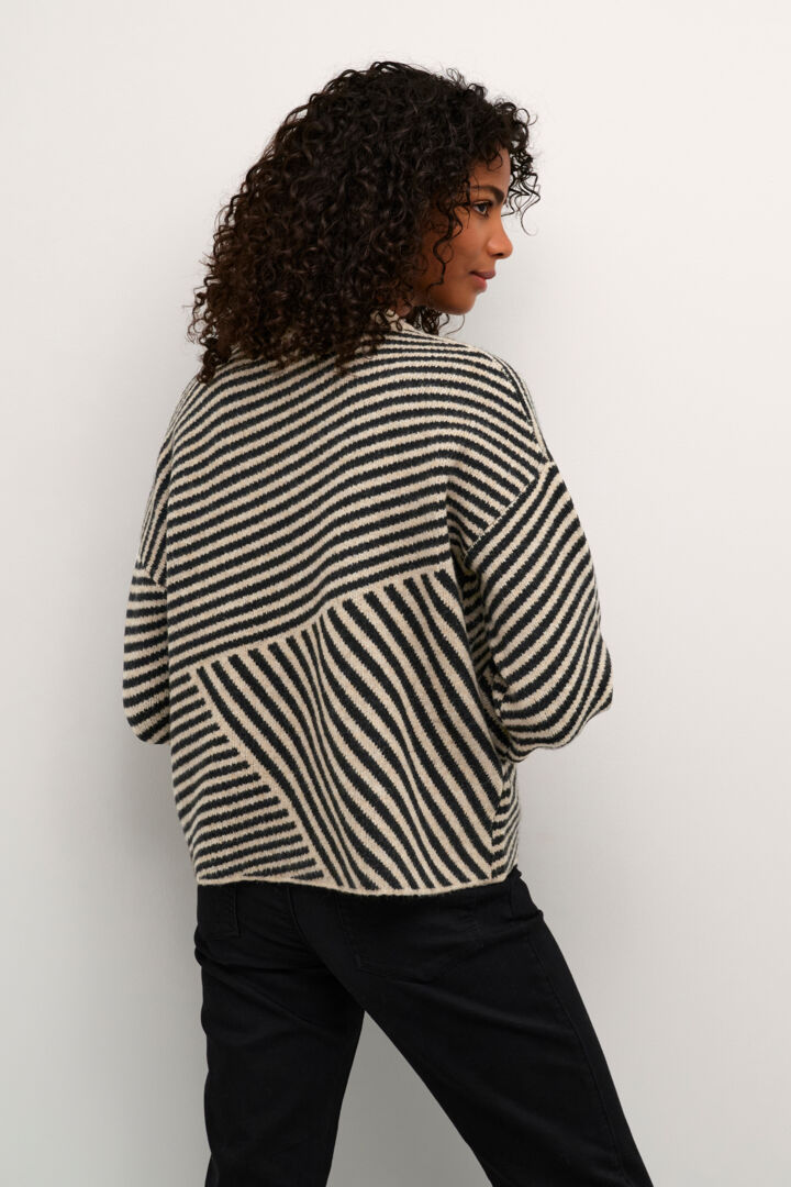 Pullover variation de lignes