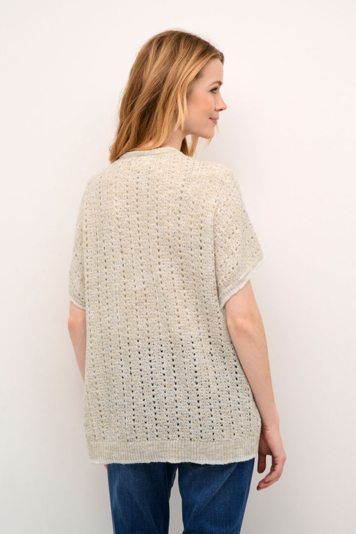 Tricot avec broderies