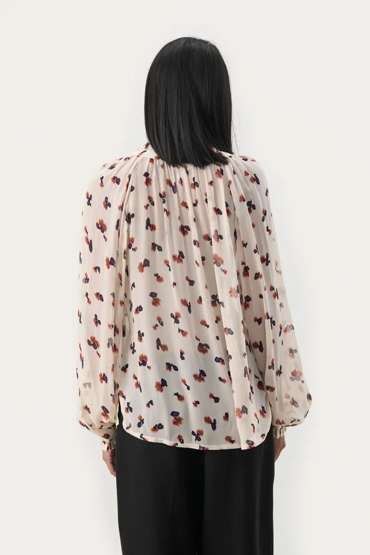 Blouse fluide et voluptueuse à motifs