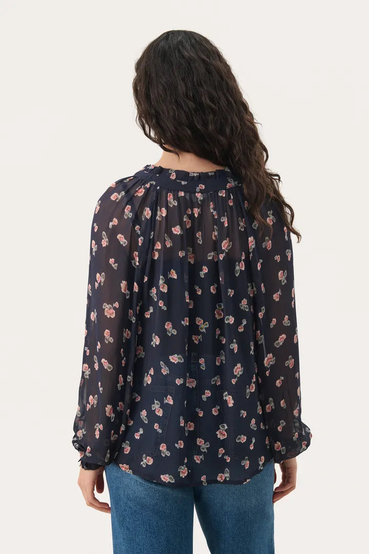 Blouse fluide et voluptueuse à motifs