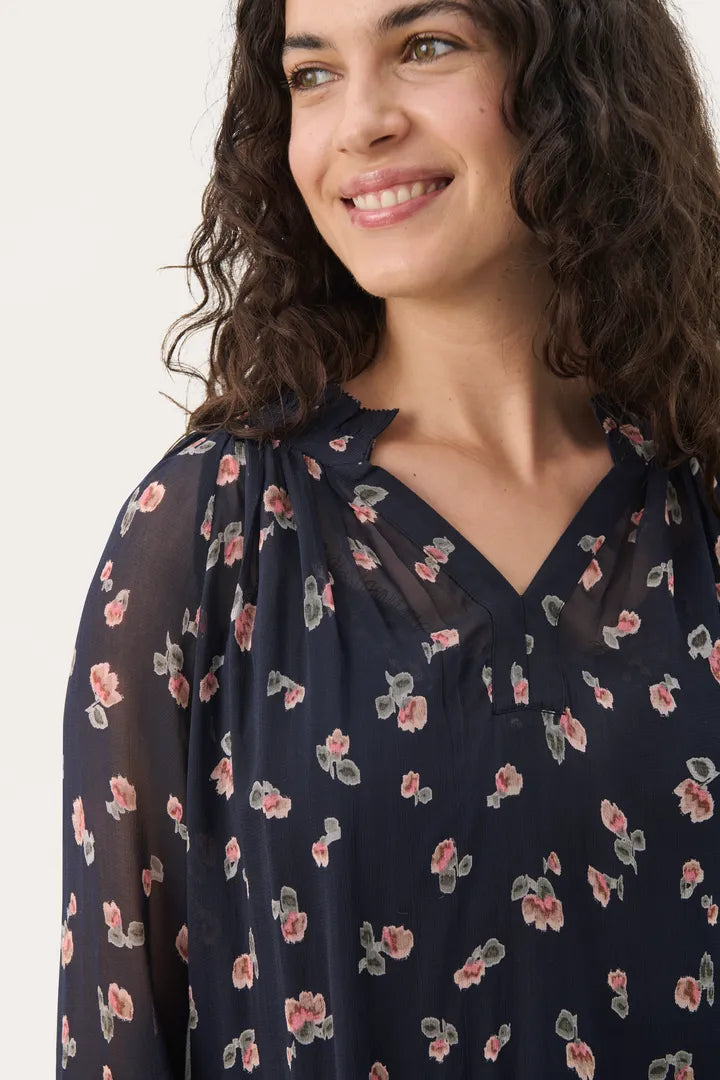 Blouse fluide et voluptueuse à motifs