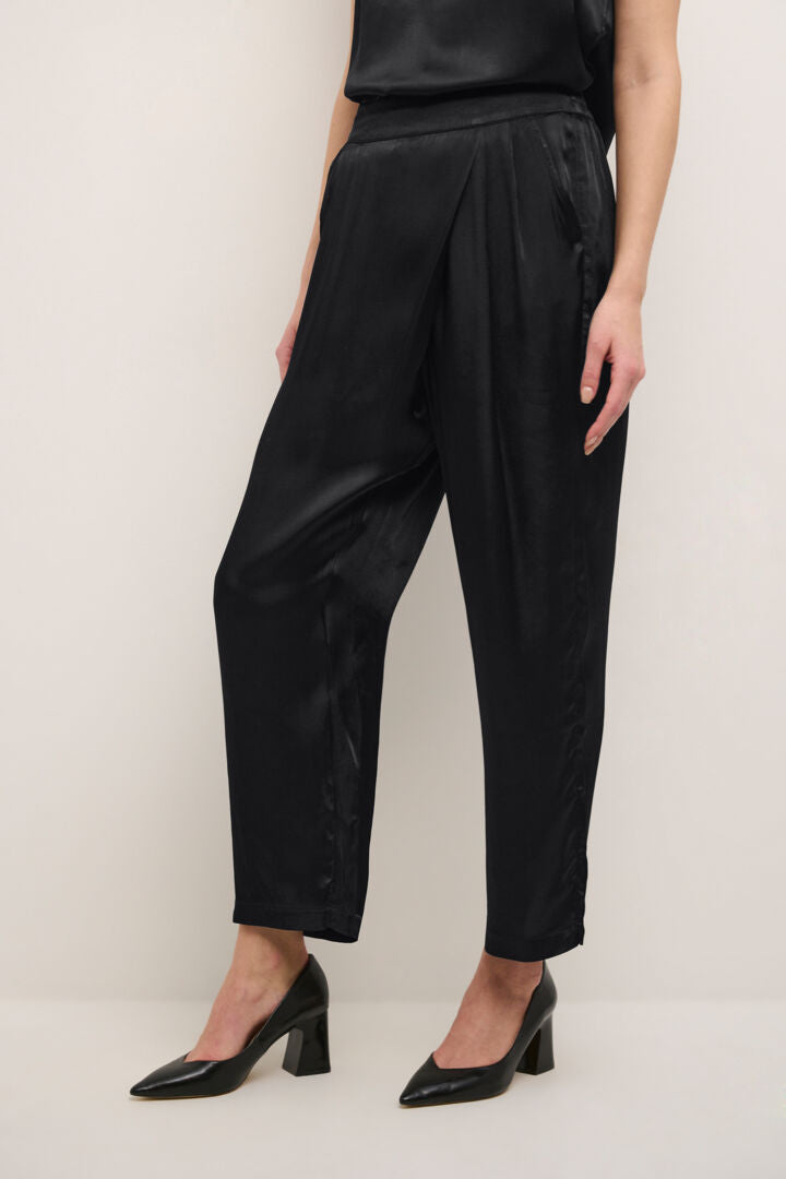 Pantalon satiné asymétrique