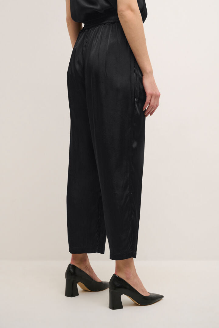 Pantalon satiné asymétrique