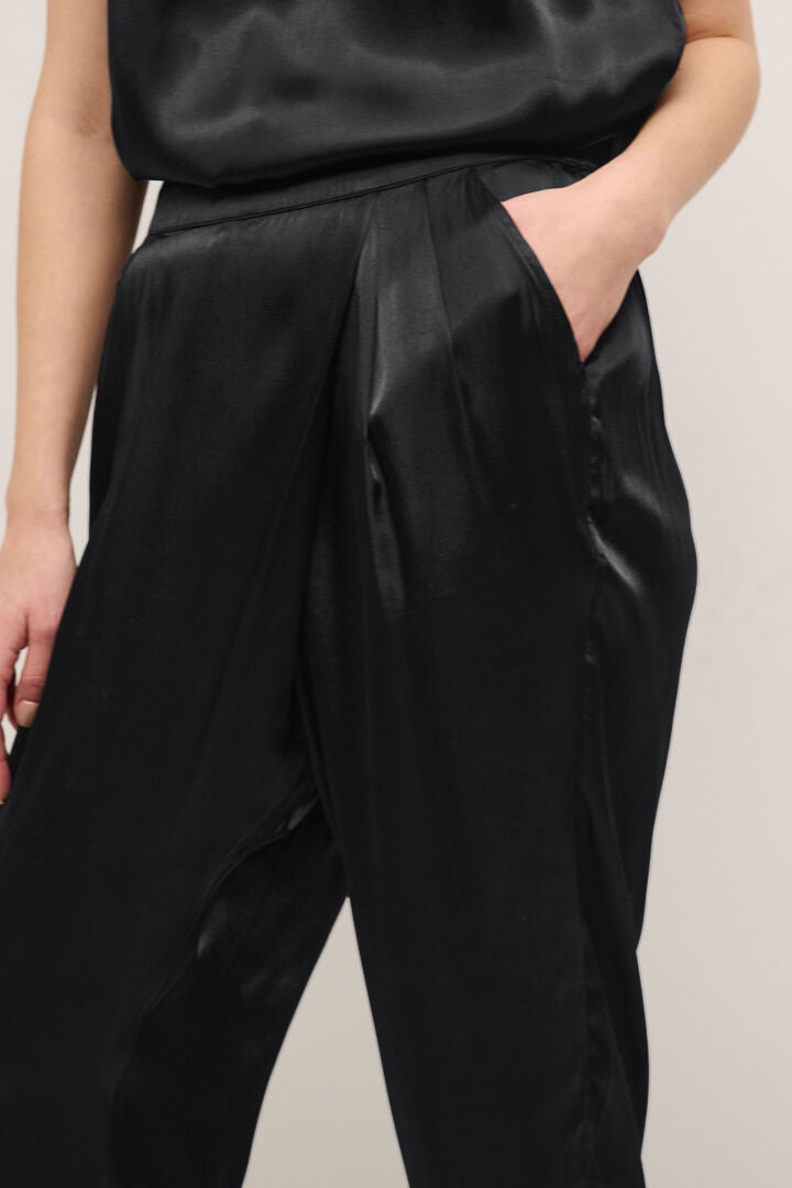 Pantalon satiné asymétrique